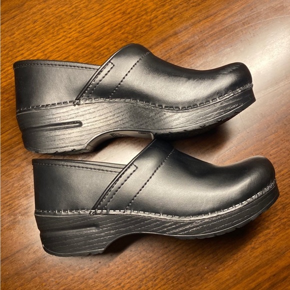 Dansko Black Leather Clogs size 38 - Picture 3 of 8
